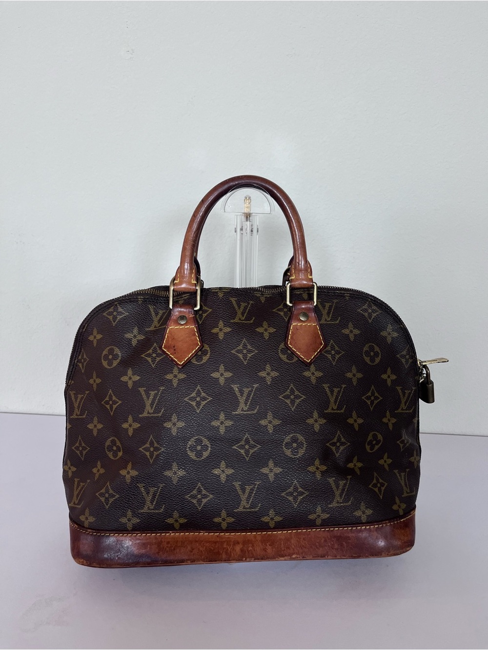 LOUIS VUITTON VINTAGE ALMA BAG.
